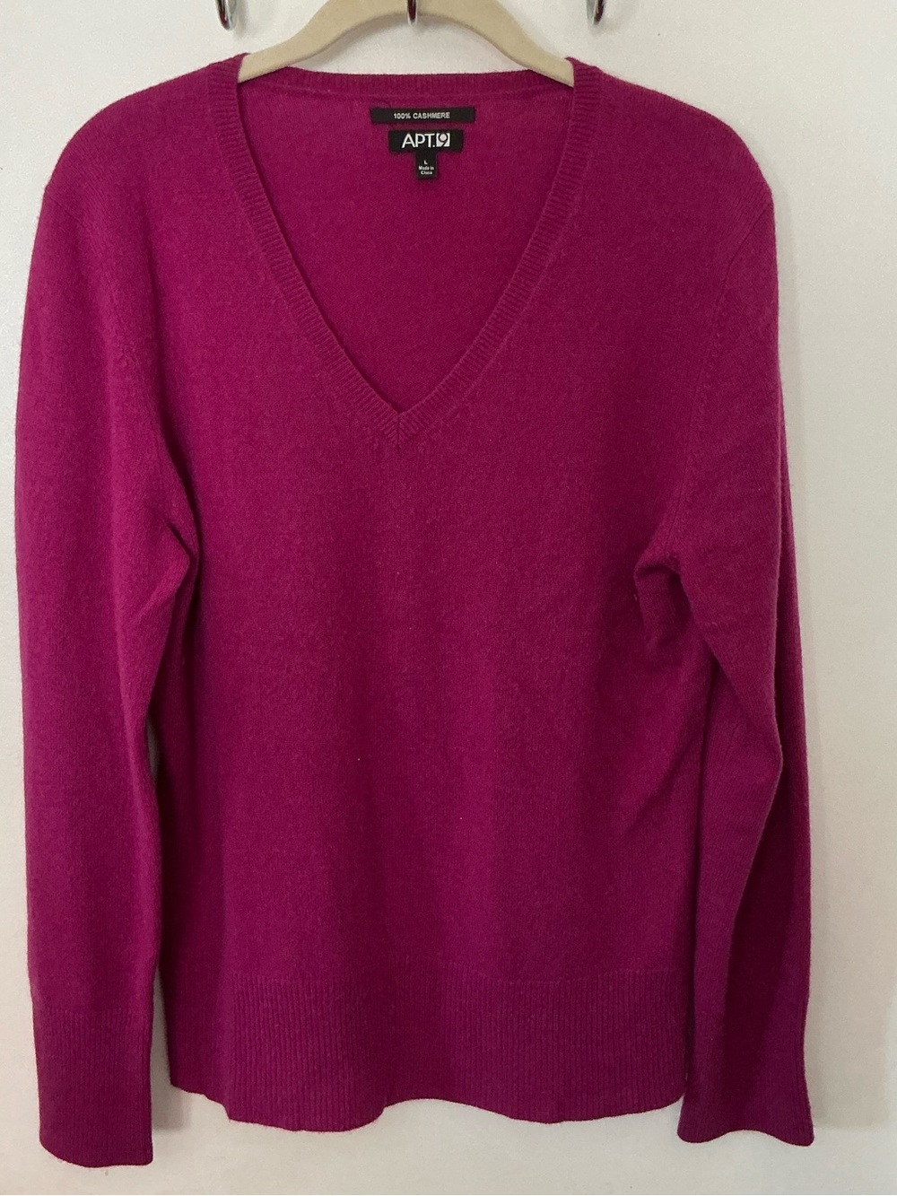 Apt. 9 100% Cashmere Violet V-neck Sweater Large